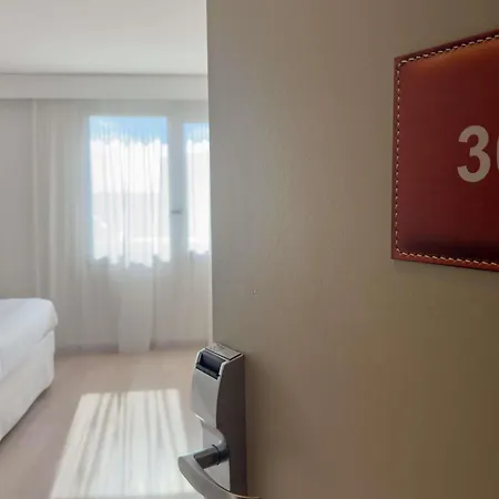 Ibis Styles Bordeaux Medard Отель