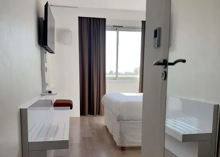 Ibis Styles Bordeaux Medard Hotel 3*